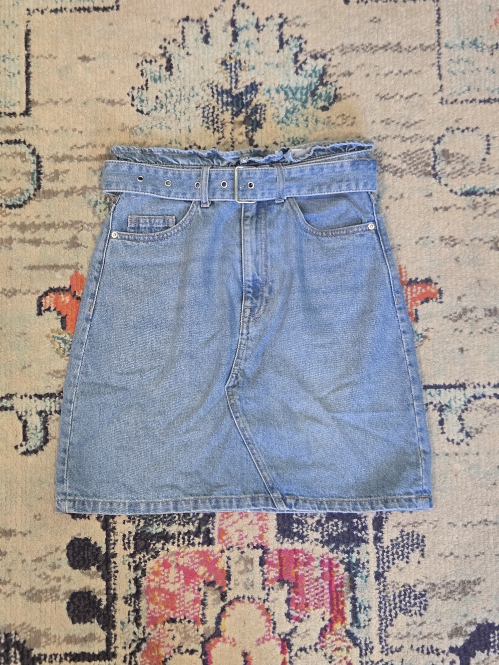 H&M Divided Light Wash Belted Denim Mini Skirt Women’s Size 2.